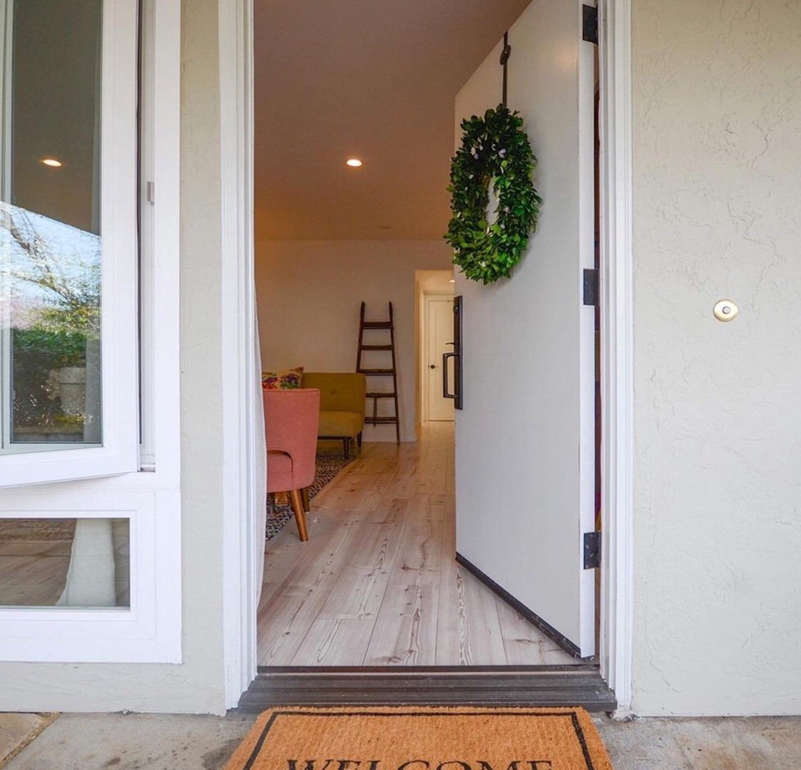 Beautiful Remodeled 2 Bedroom 2 Bath St. Helena Condo