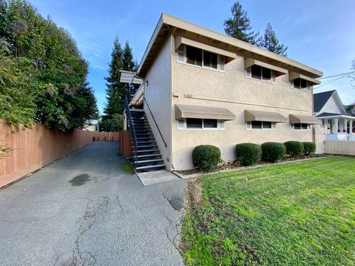 Downstairs One Bedroom Updated Apartment Close to Downtown Napa