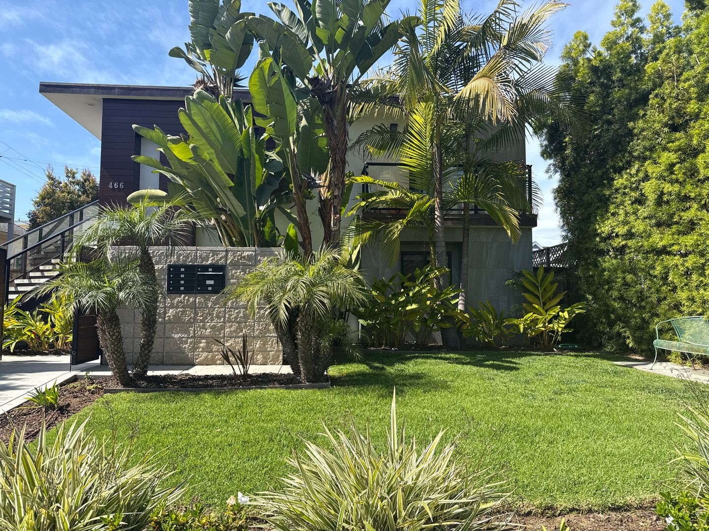 Coronado Apartment: 466 D Avenue