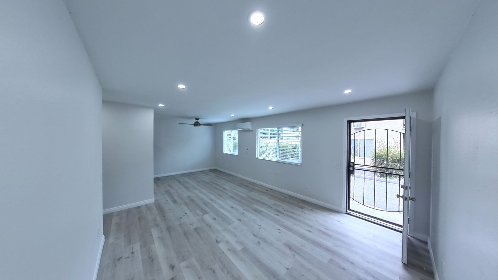 Lakeside Apartment: 12705 Laurel Street