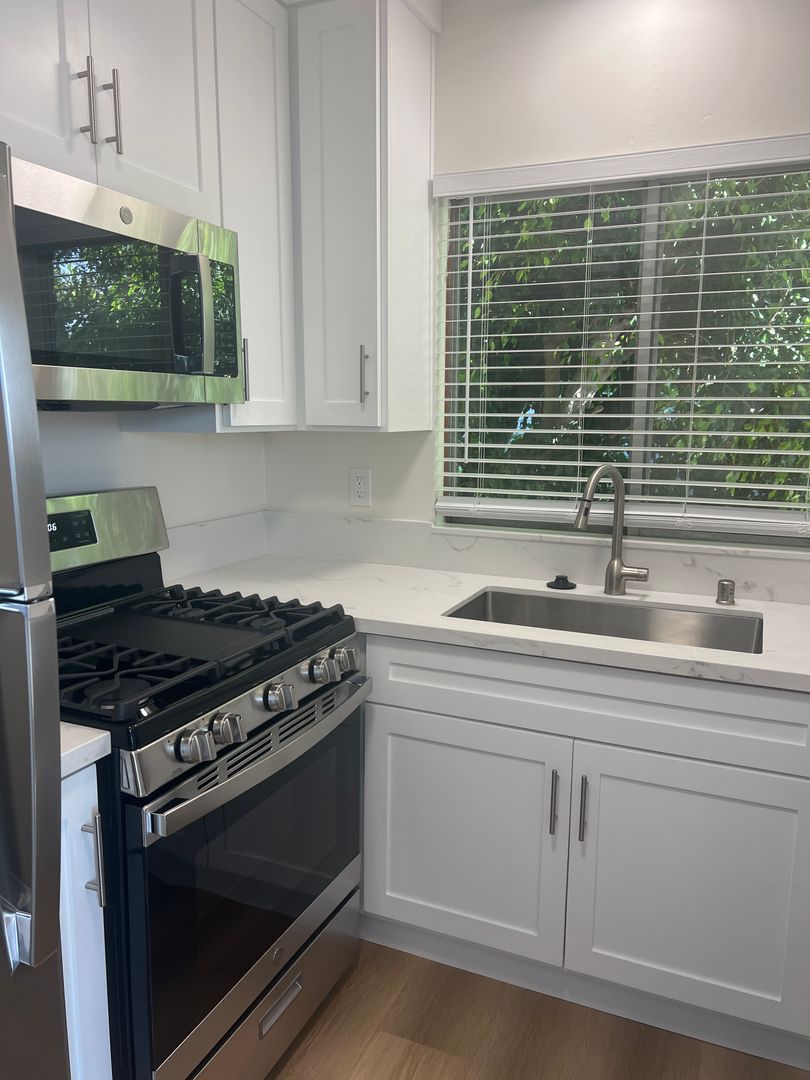 San Diego Apartment: 1504 Robinson Avenue