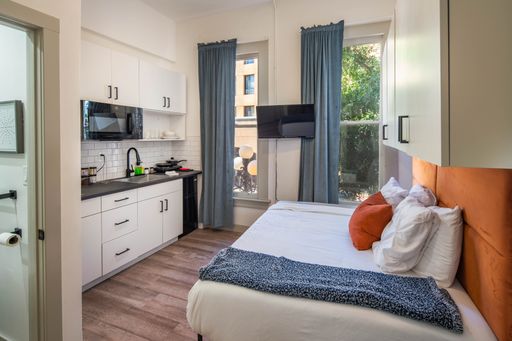 *Coming soon* Live in the heart of Gaslamp! Fully furnished micro-studio with 4th Avenue view! – photo 1