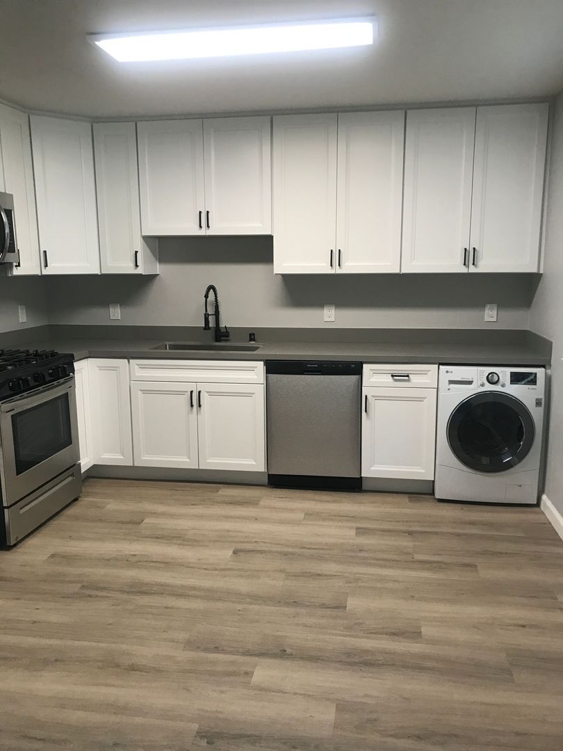 Carlsbad Apartment: 945-983 Pine Avenue