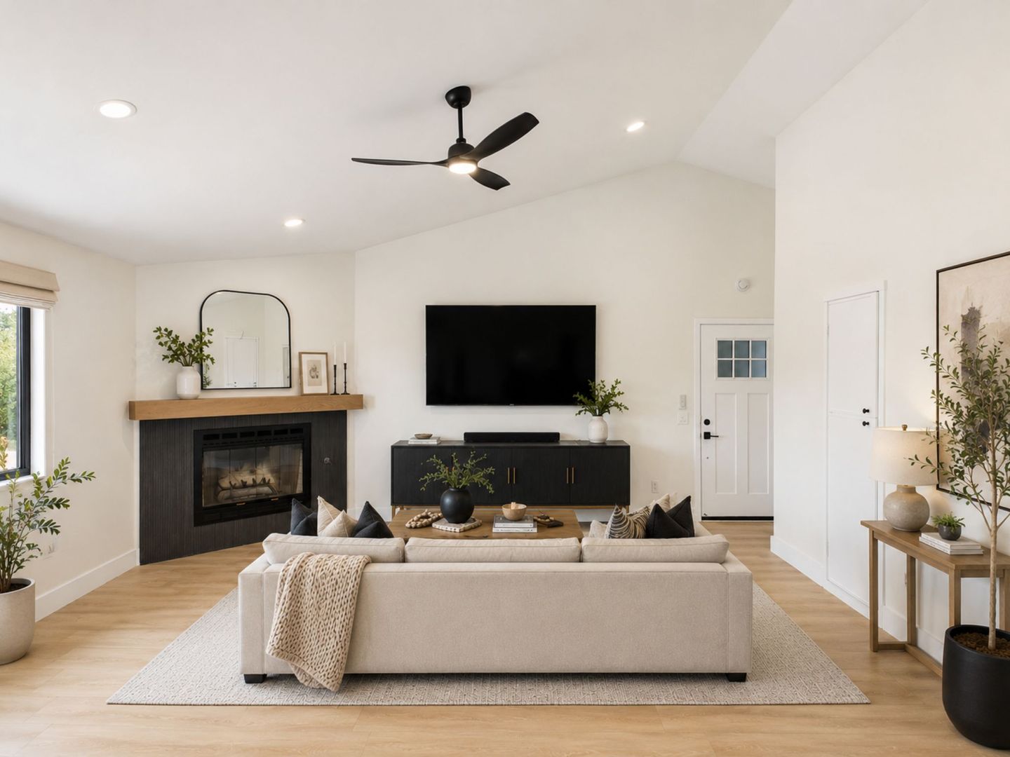 San Diego Apartment: 3129 Emerson Street