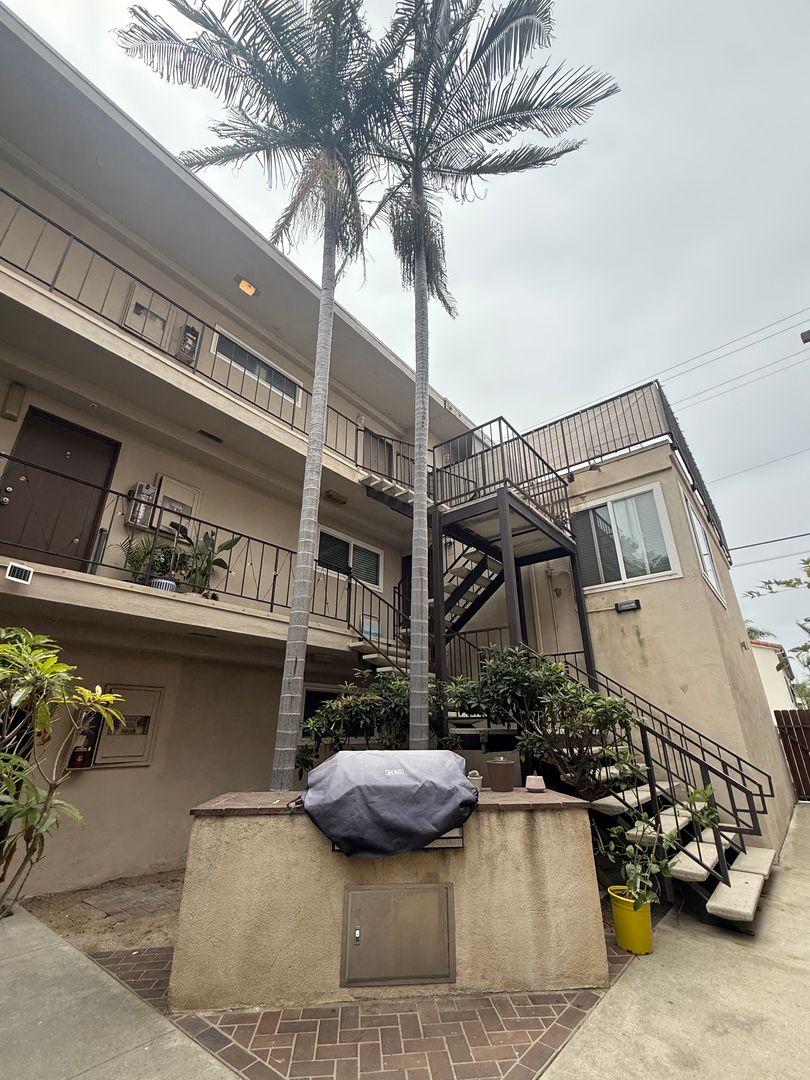 San Diego Apartment: 1120 Pacific Beach Drive