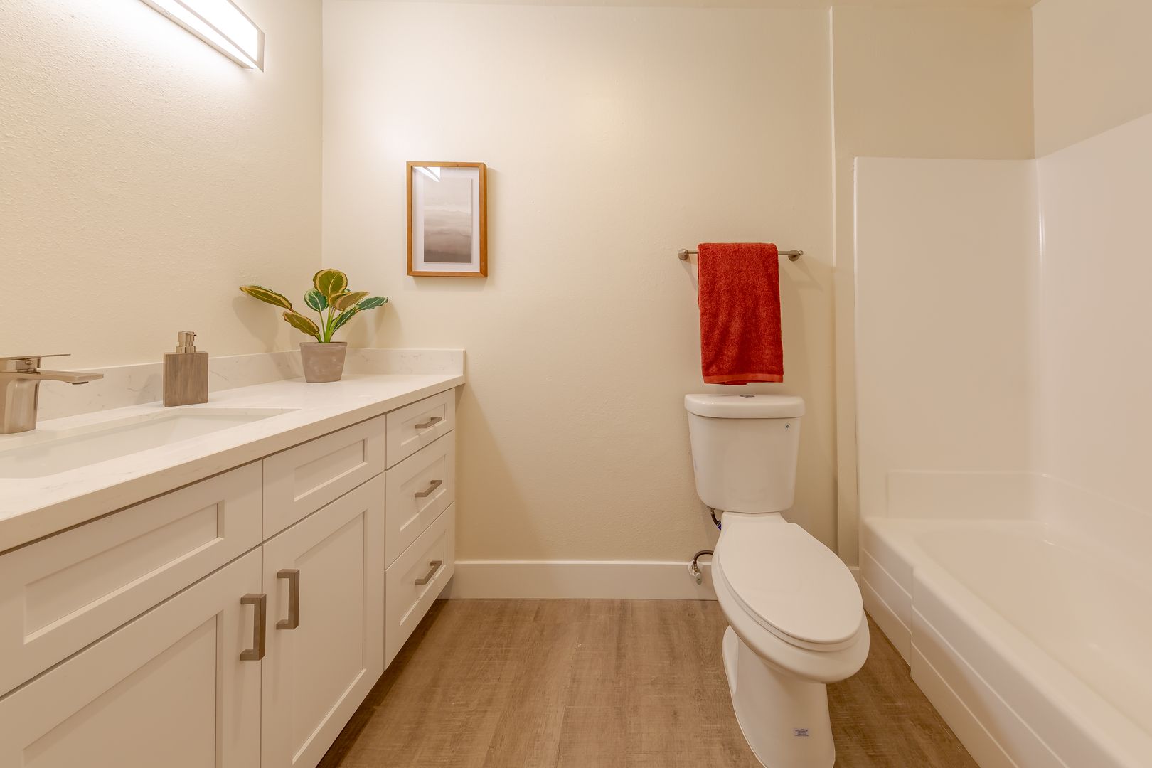 Vista Apartment: 628 W. California Avenue