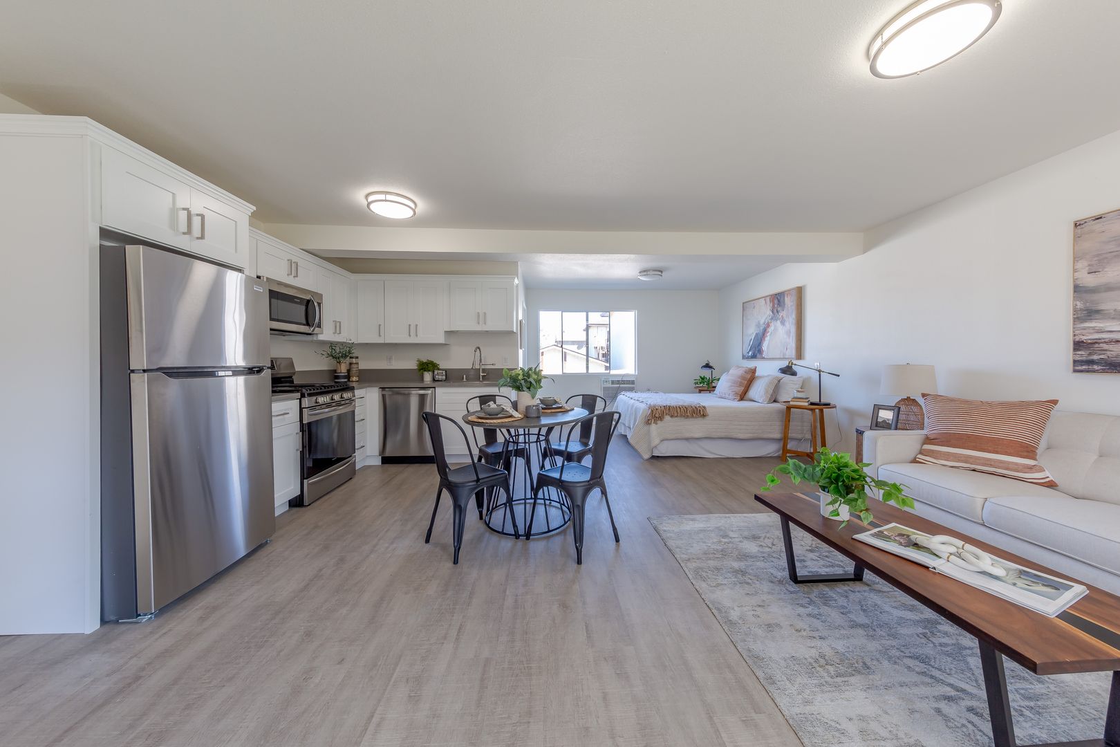 Vista Apartment: 628 W. California Avenue
