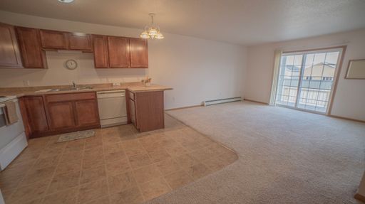 Spacious 1 bedroom 1 bathroom with Washer and Dryer in unit! – photo 1