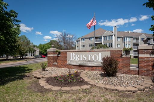 Lake Harriet — 2 Bed / 2 Bath | 1,362 sq ft – photo 1