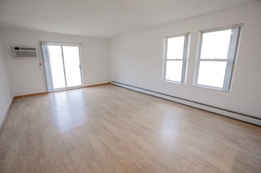 Expansive 3-Bedroom Corner Unit – 1,425 Sq. Ft. at Maple Trails, Northfield, MN – photo 1