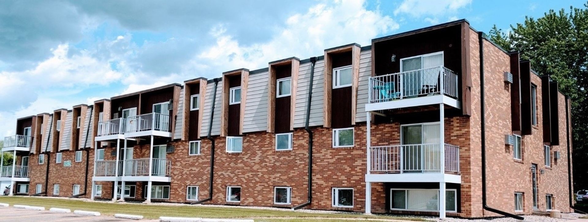 Alexandria Apartment: 1813-1815 Aga Drive