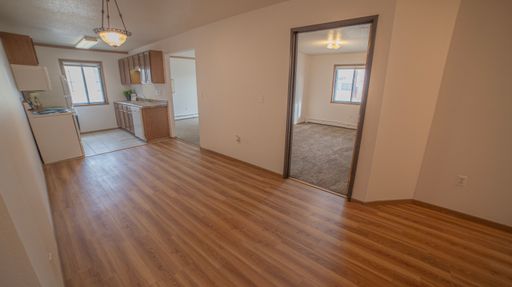 Spacious 3 bedroom 1 bathroom available! – photo 1