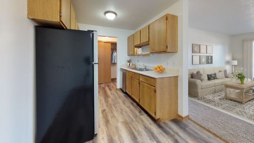 Quiet, Spacious 2 Bedroom Apt. in Hutchinson!