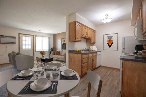Rent Special offered on this 2 bed, 1 bath in Bloomington! – photo 1