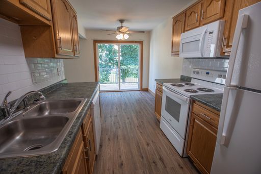 Cozy 1-Bedroom Apartment with Balcony or Walk-Out Patio – Parkview Apartments, Bloomington, MN – photo 1