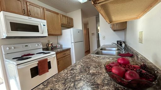 Beautiful Apartment Homes in South Fargo - Large Lawns, Lots of Trees & Pet Friendly! – photo 1