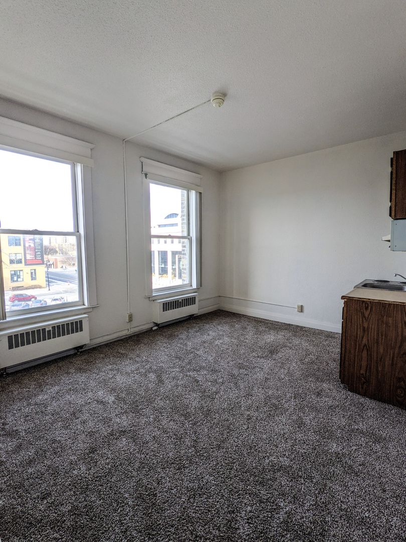 Fargo Apartment: 26 Robert St N.