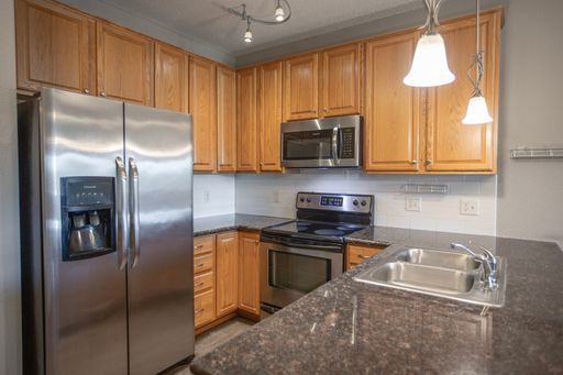 2 Bed, 2 Bath (953 SF) available at Granite Shores!