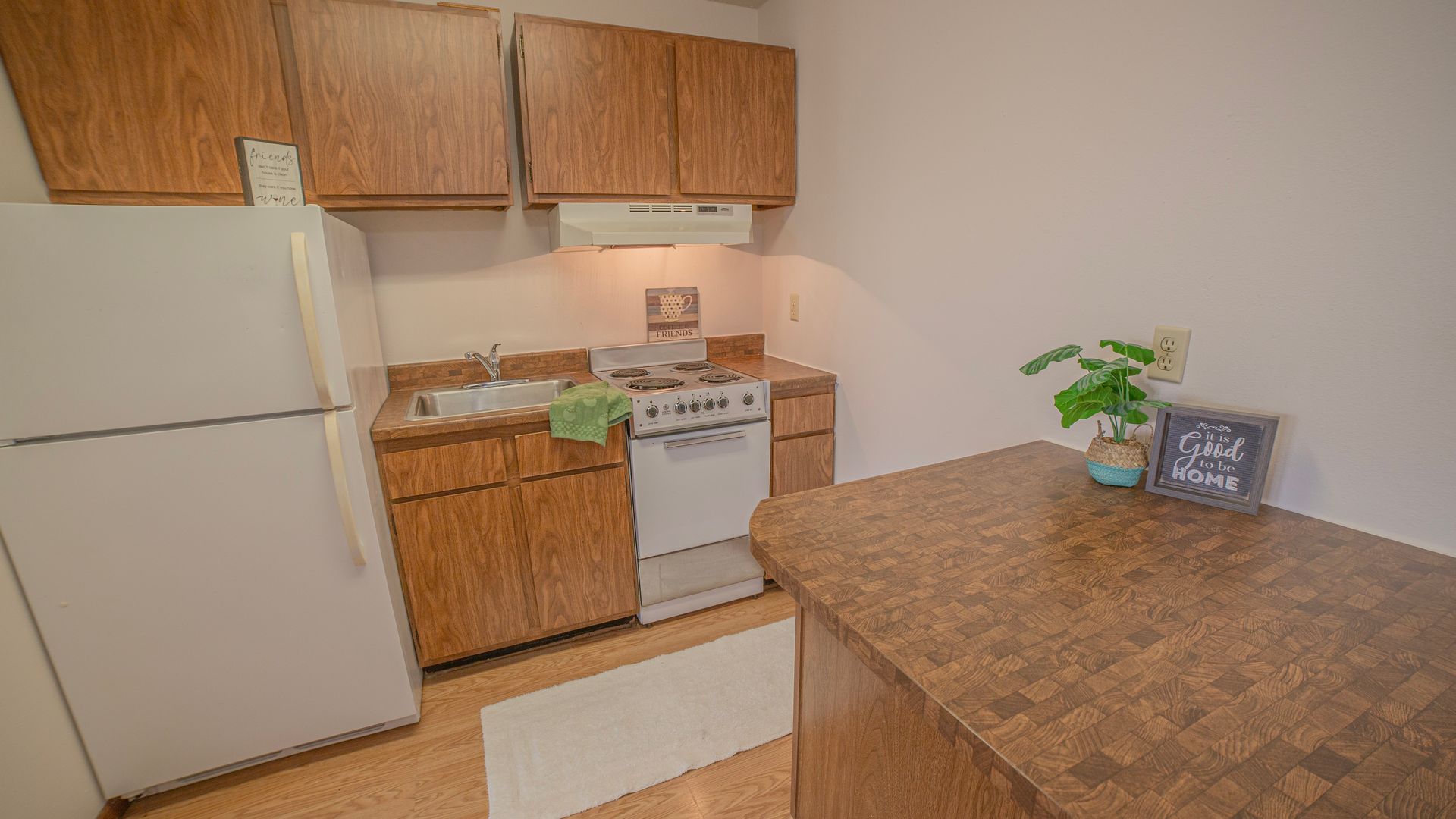 West Fargo Apartment: 925-926 9th Ave West