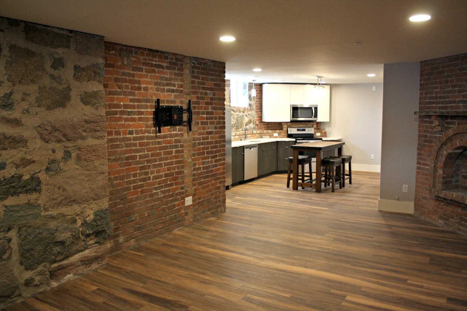 Duluth Apartment: 1509 E Superior Street