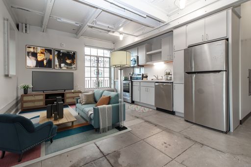 AVAILABLE NOW! - Leijona 1 Bed 1 Bath w/ Lots of Natural Light + Storage Room – photo 1