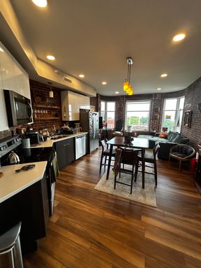 AVAILABLE September 6th!- Stunning 2 Bed Apartment! – photo 1