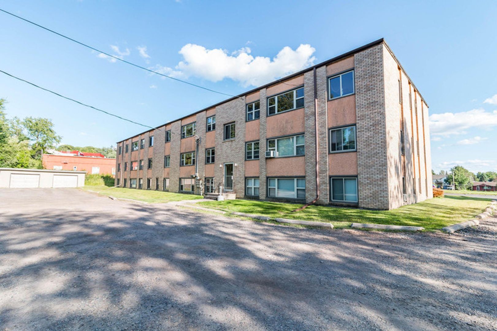 Duluth Apartment: 25 W Redwing St