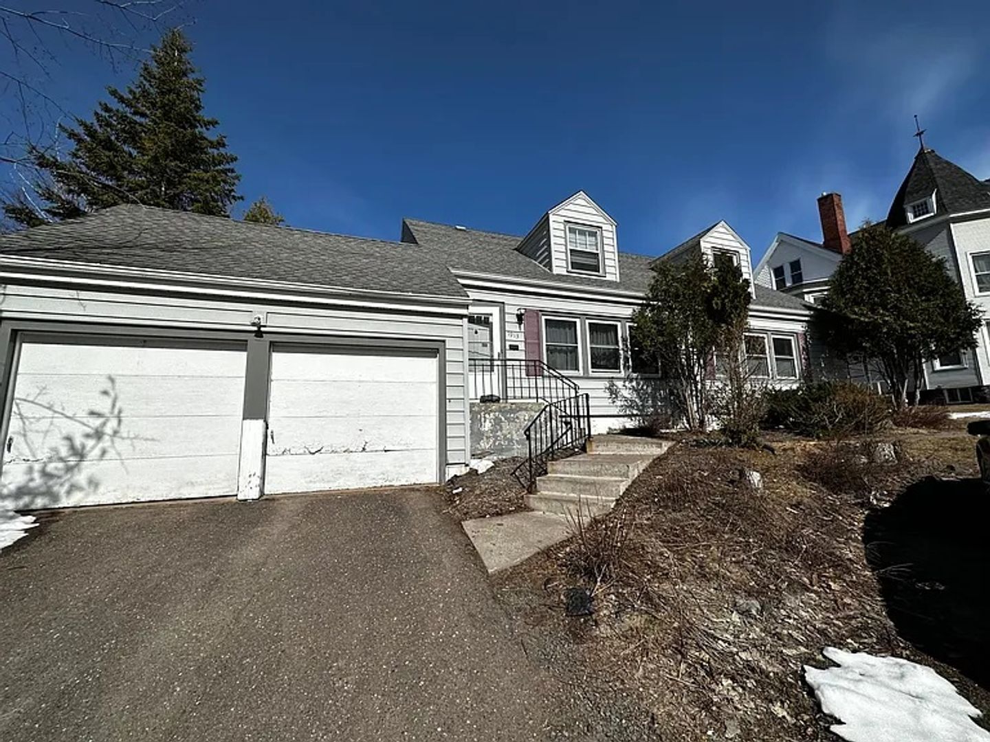 Duluth Multiplex: 1913-1915 Woodland Ave