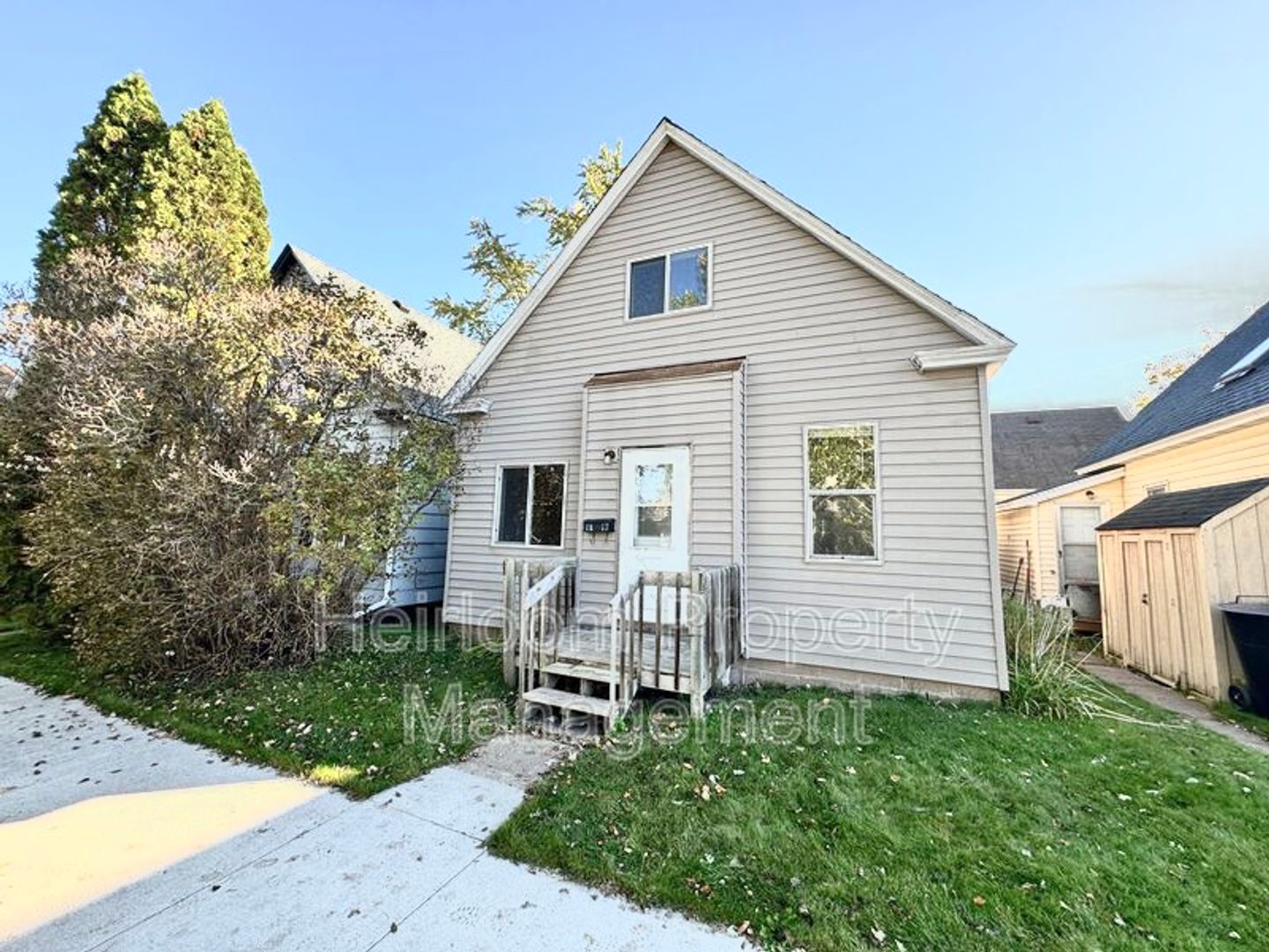 Superior House: 1718 Cumming Ave