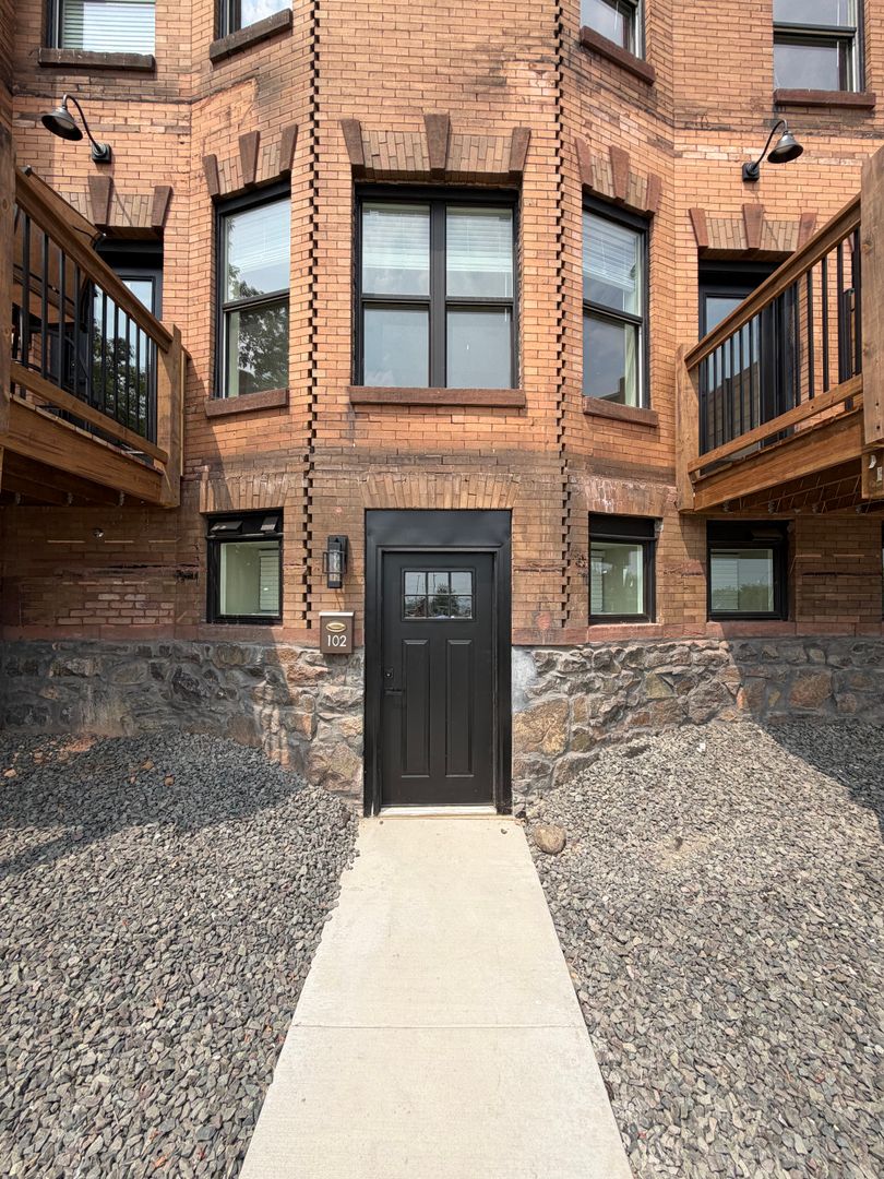 Duluth Apartment: 627 E 4th Street