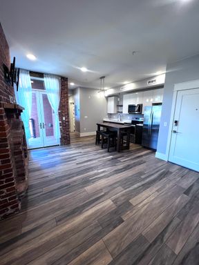 AVAILABLE SEPTEMBER- 1 Bedroom, 1 Bath in a Historic Building - The Redstone Lofts – photo 1