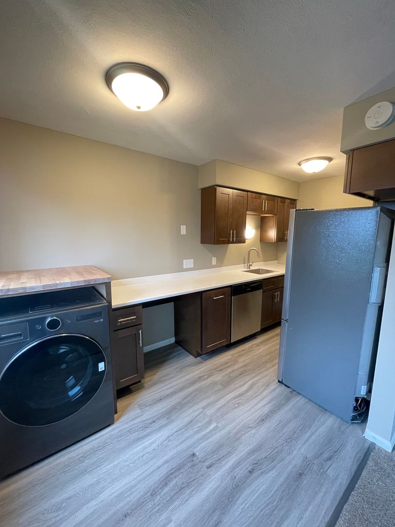 Duluth Apartment: 1807 E 3rd St