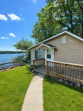 AVAILABLE August - 1 Bed 1 Bath on Pike Lake! $200 off First Months Rent – photo 1