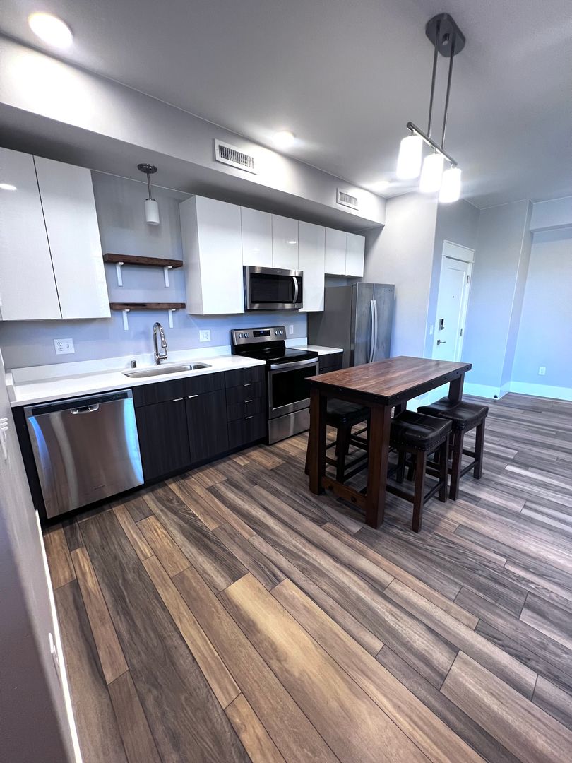 Duluth Apartment: 1509 E Superior Street