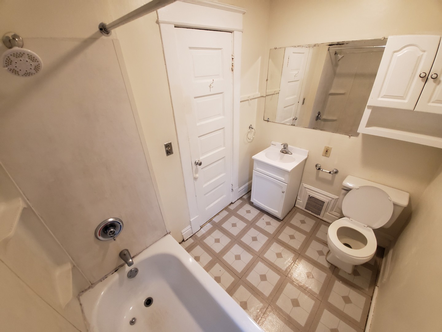 Duluth House: 518 N 10th Ave E