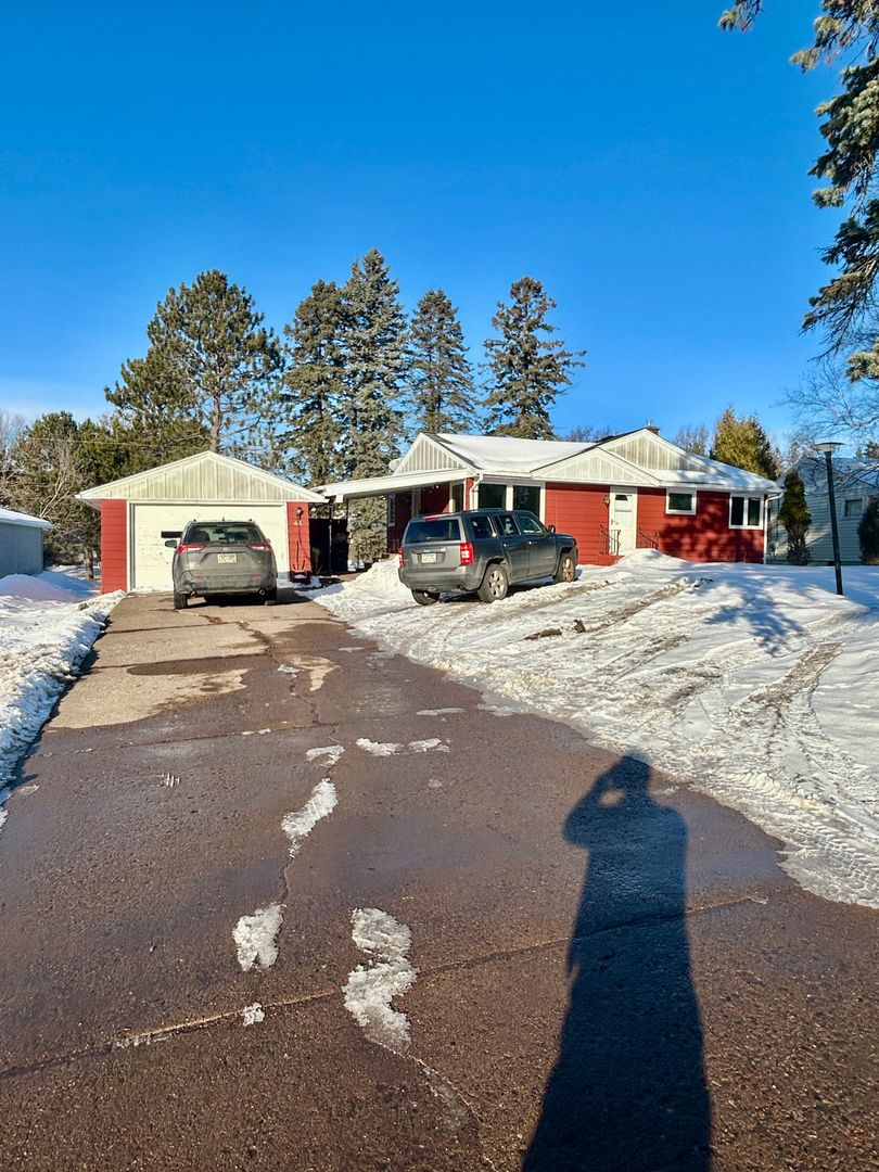 Duluth House: 41 E. Toledo St