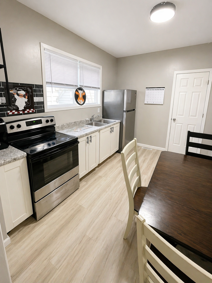 Duluth Apartment: 906 N 6th Ave E