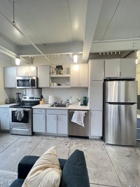 Available August - 1 Bed 1 Bath Corner Apt w/ Lots of Natural Light (Income Restricted) – photo 1