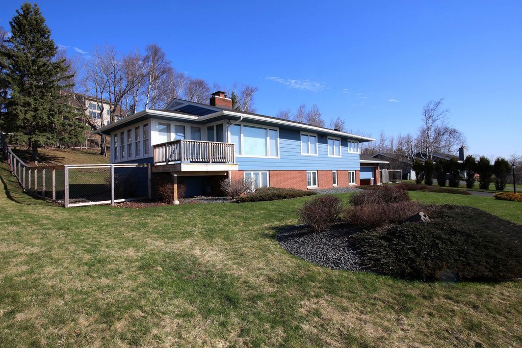 Duluth House: 1321 E. Skyline Parkway