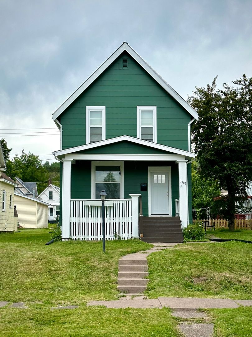 Duluth House: 3905 W 6th St