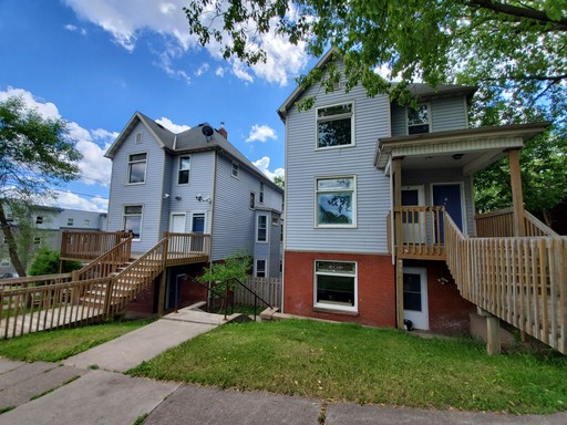 AVAILABLE SEPTEMBER - Beautiful & Spacious 3 Bed 1 Bath – photo 1