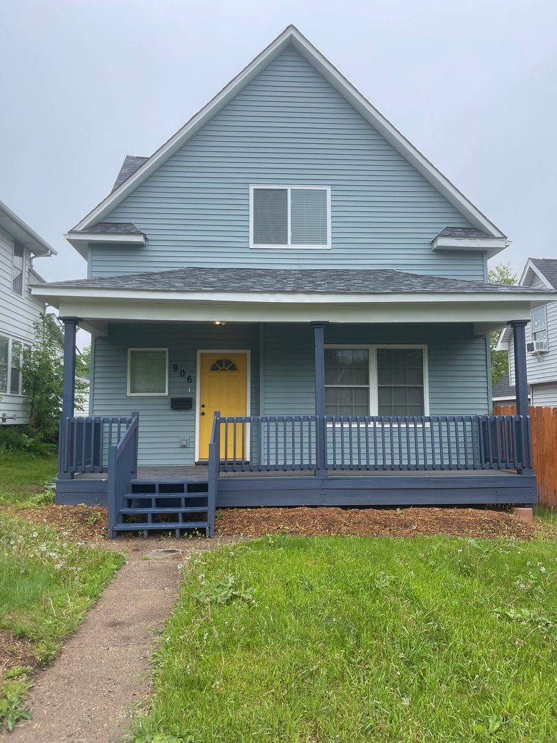 Duluth House: 906 N 57th Ave W