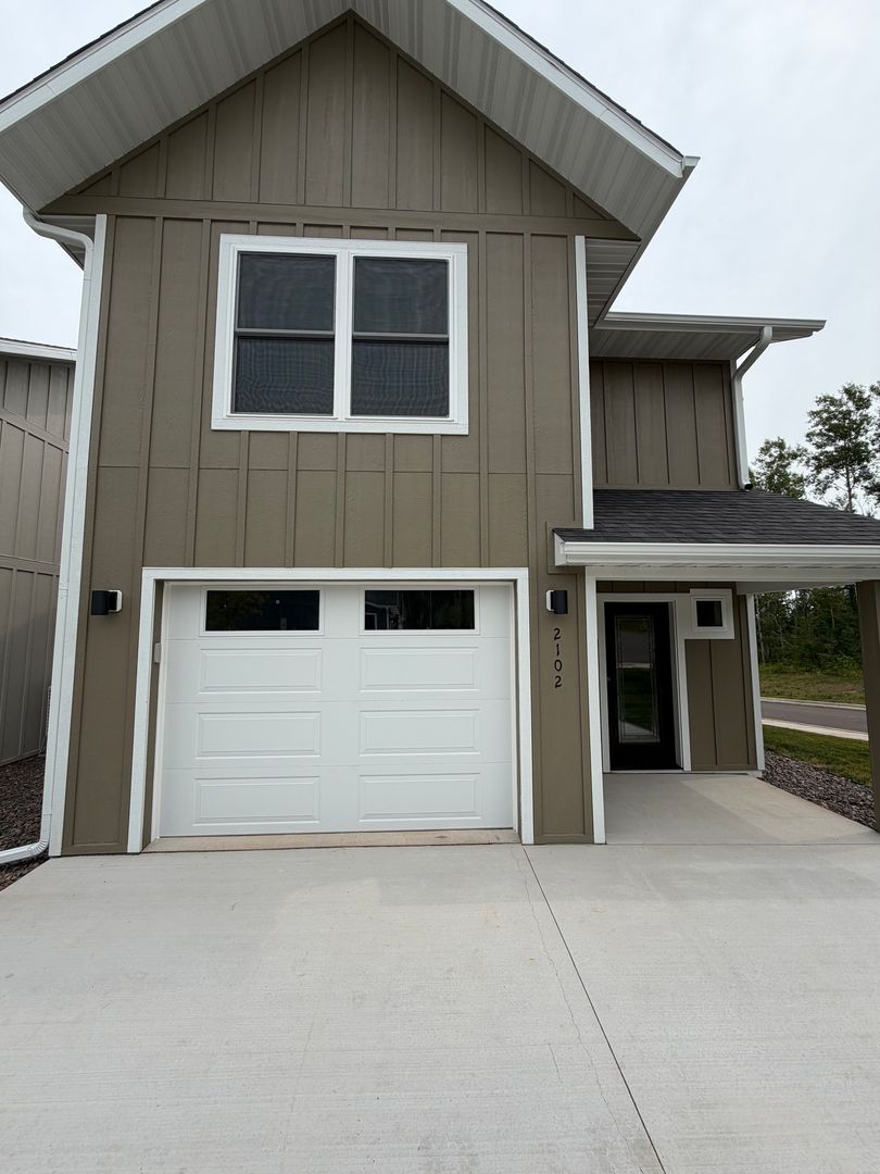 Duluth House: 2102 Cottage Hill
