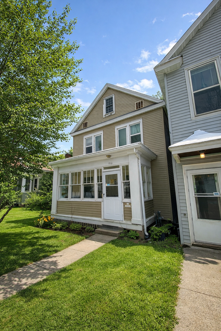 Duluth House: 1112 E 6th St