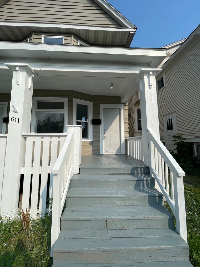 Duluth Apartment: 611 E 6th St