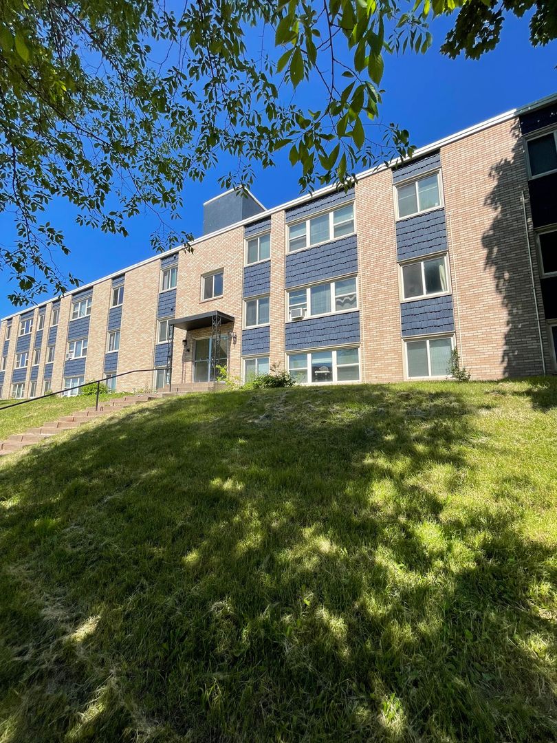 Duluth Apartment: 1807 E 3rd St