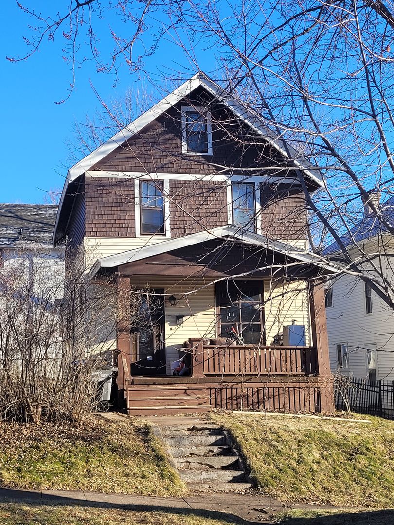 Duluth House: 426 N 13th Ave E