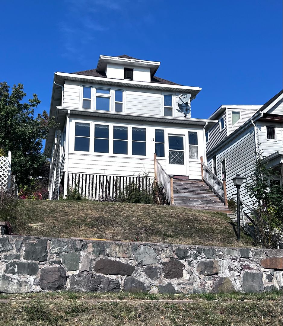 Duluth Apartment: 17 E 6th St