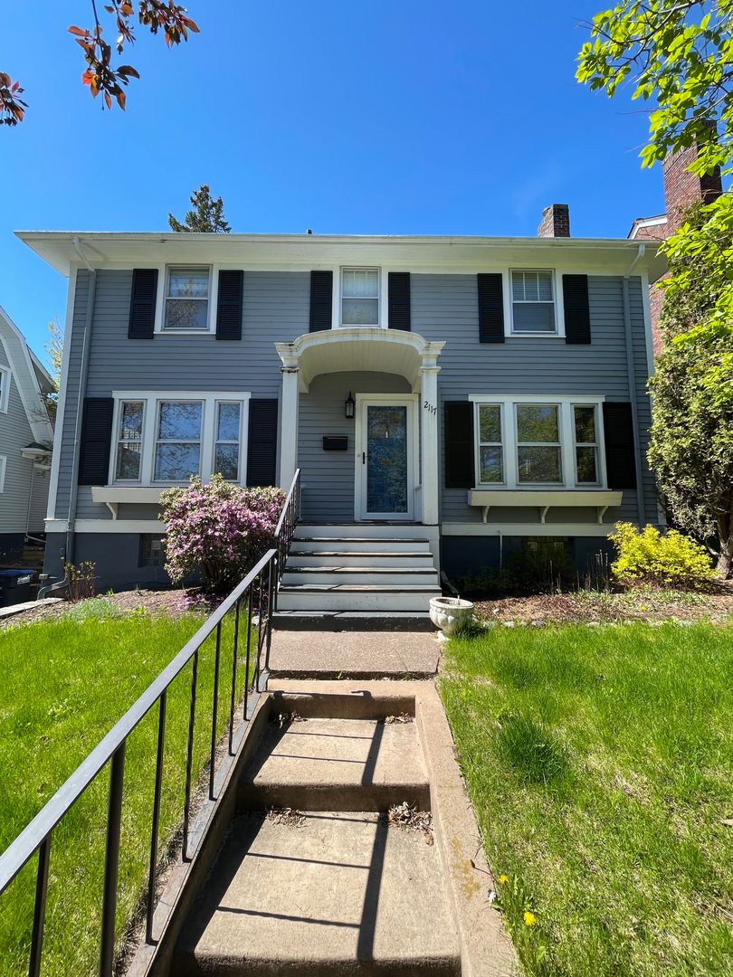 Duluth House: 2117 E 2nd St.