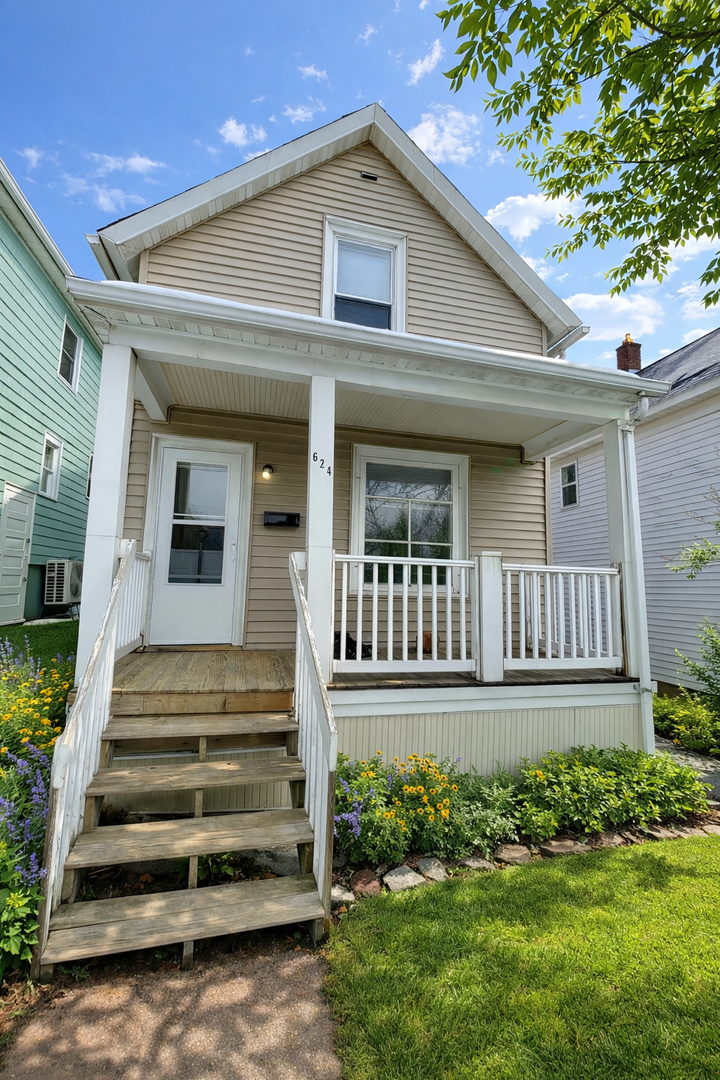 Duluth House: 624 N 11th Ave E